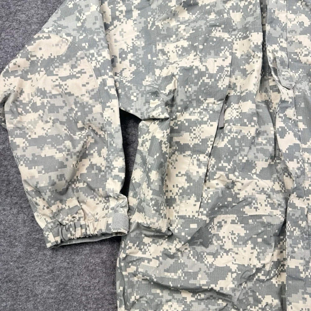 US Military Gen III Extreme Cold Wet Weather Jacket Gore Tex Digital Camo MEDIUM
